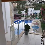Ξενοδοχείο με διαμερίσματα Paradise 3*
