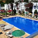 Paradise Aparthotel 3*