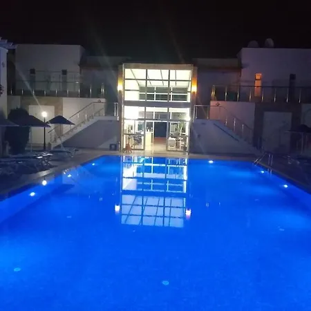 Ξενοδοχείο με διαμερίσματα Paradise 3*