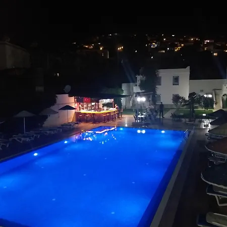 Paradise Apartmanhotel 3*