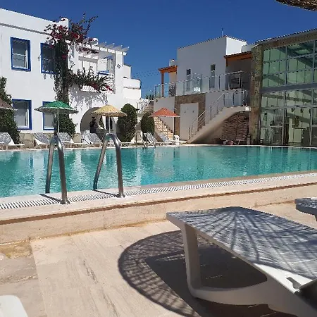 Paradise Apartmanhotel 3*