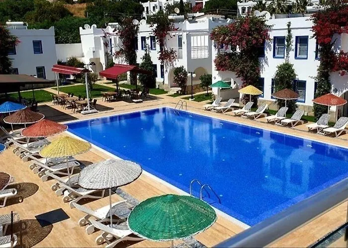 Paradise Aparthotel 3*