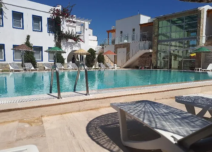 Paradise Aparthotel 3*